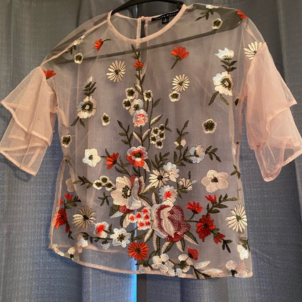 ⚠️SOLD Sheer, floral crop top 💛
